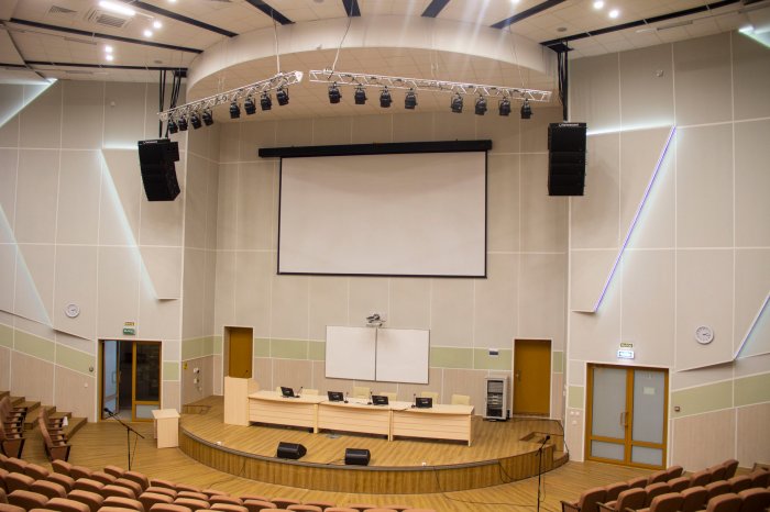 Оснащение аудиторий и актового зала нового учебно-лабораторного корпуса университета мультимедийным оборудованием.