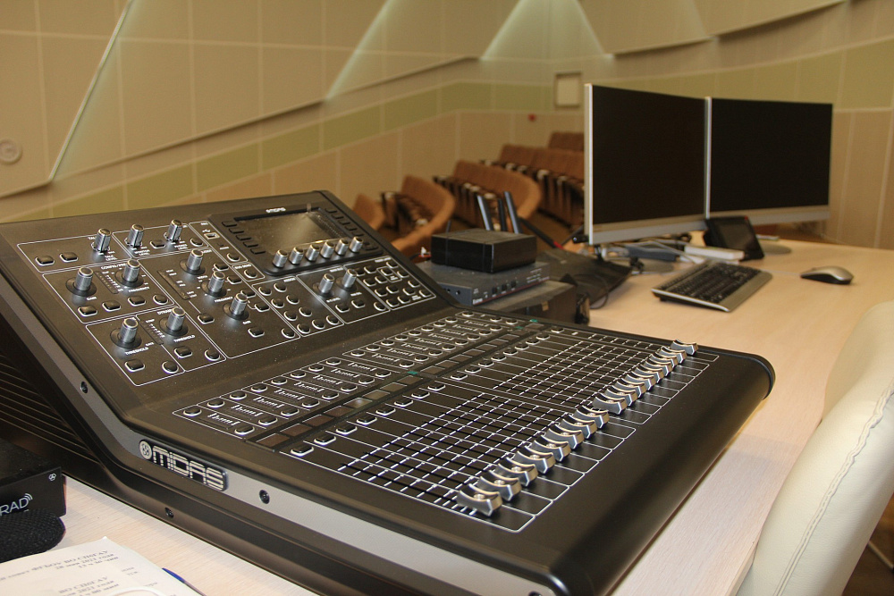 Оснащение аудиторий и актового зала нового учебно-лабораторного корпуса университета мультимедийным оборудованием.