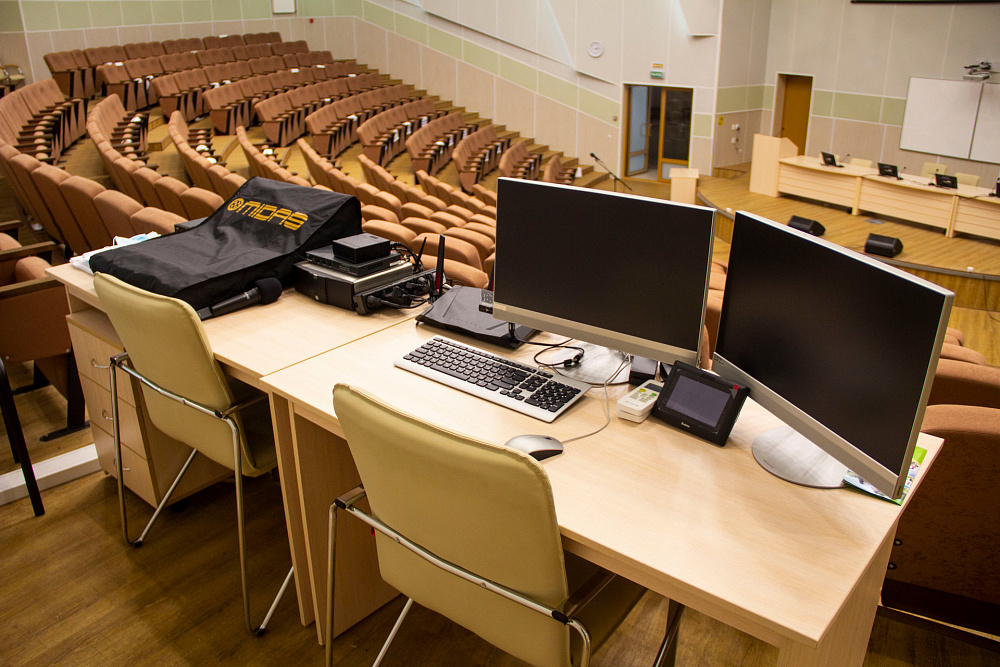 Оснащение аудиторий и актового зала нового учебно-лабораторного корпуса университета мультимедийным оборудованием.